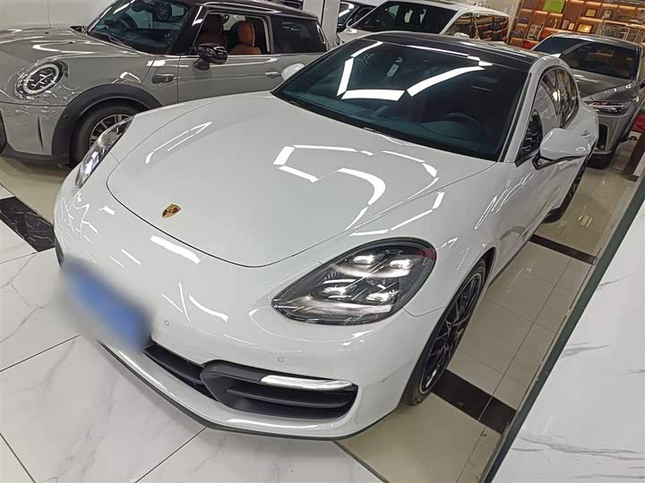 Фото 2 - Porsche Panamera