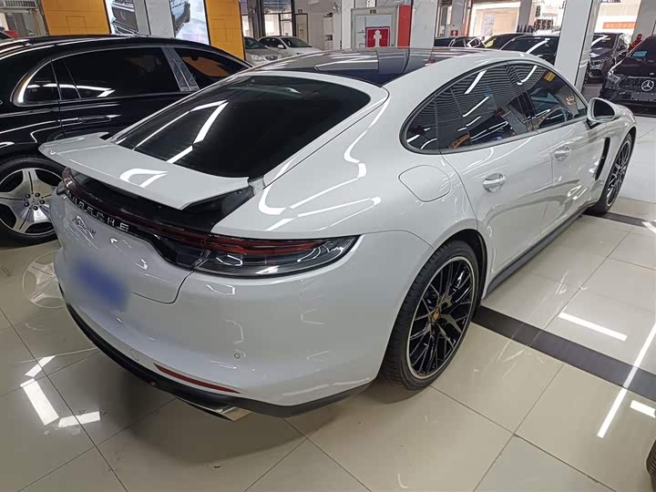 Фото 7 - Porsche Panamera