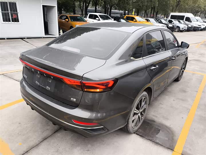 Фото 7 - Geely Emgrand