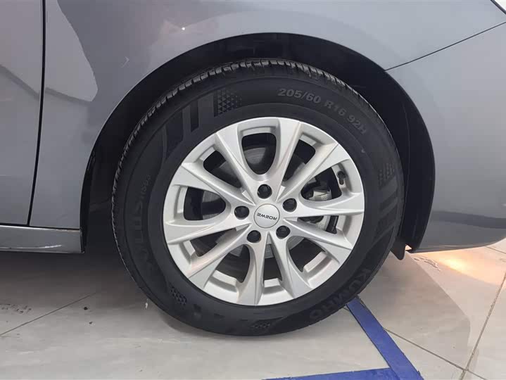 Фото 6 - Roewe i5