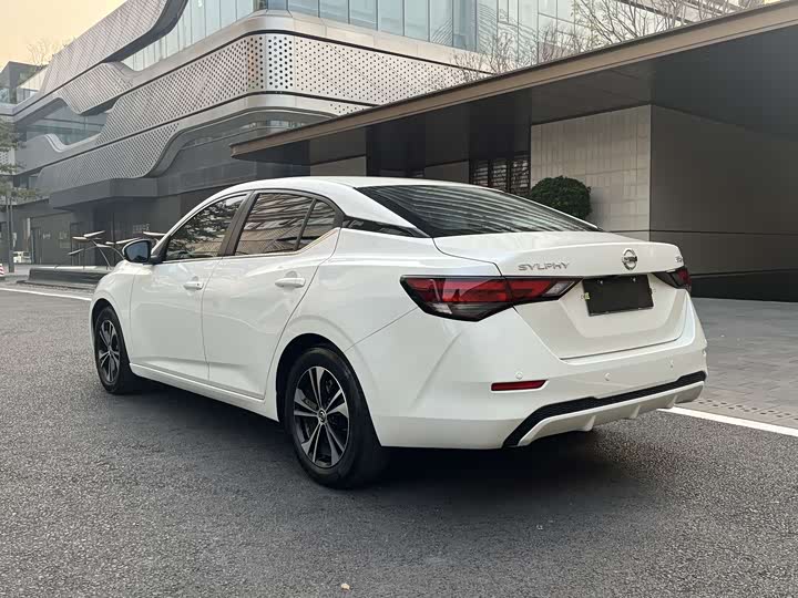 Фото 5 - Nissan Sylphy