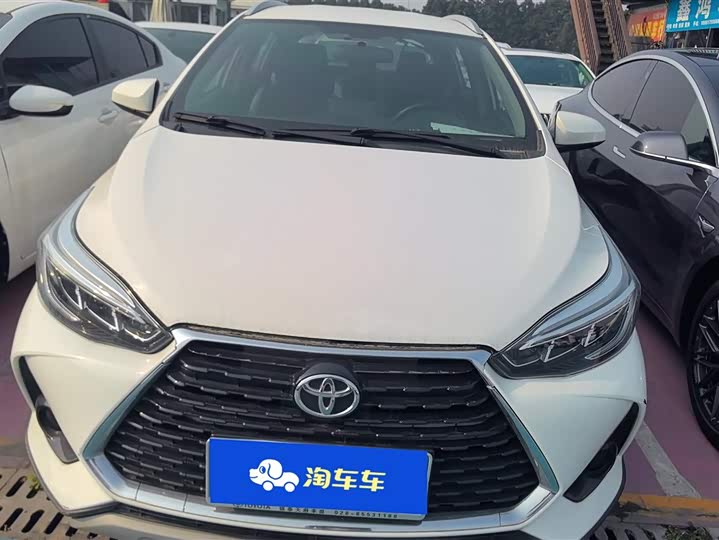 Фото 2 - Toyota Yaris L Hatchback