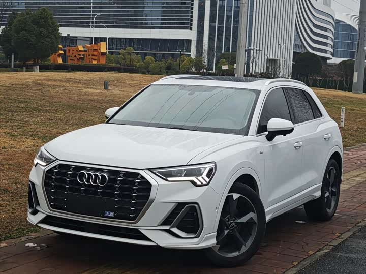 Фото 1 - Audi Q3