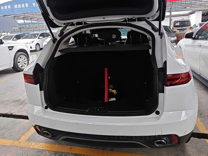 Фото 4 - Jaguar E-Pace