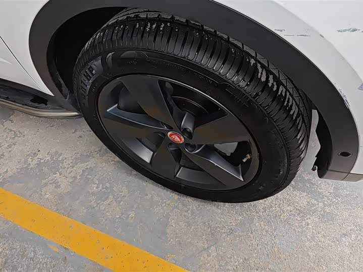 Фото 6 - Jaguar E-Pace