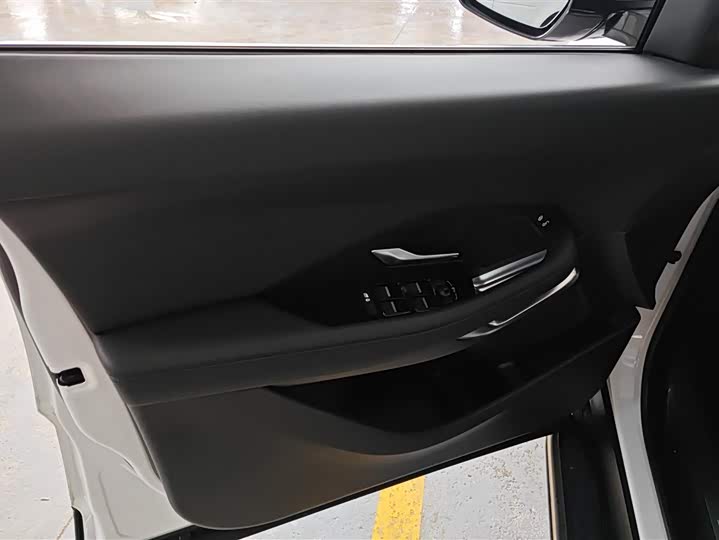 Фото 7 - Jaguar E-Pace