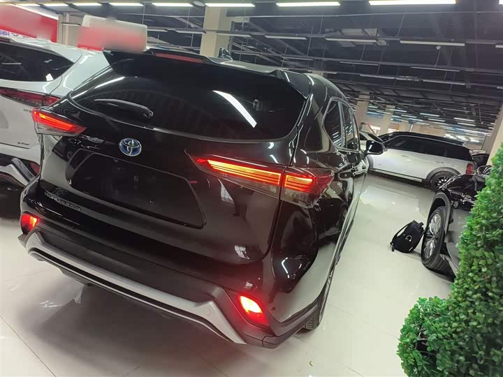 Фото 7 - Toyota Highlander