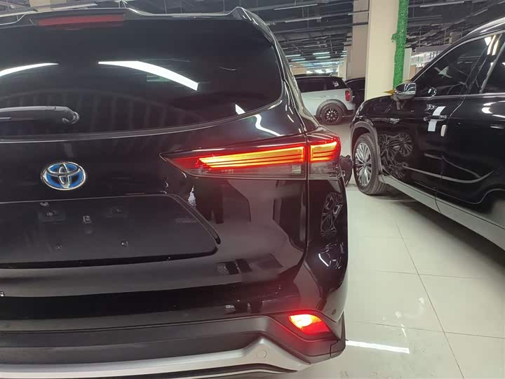 Фото 8 - Toyota Highlander