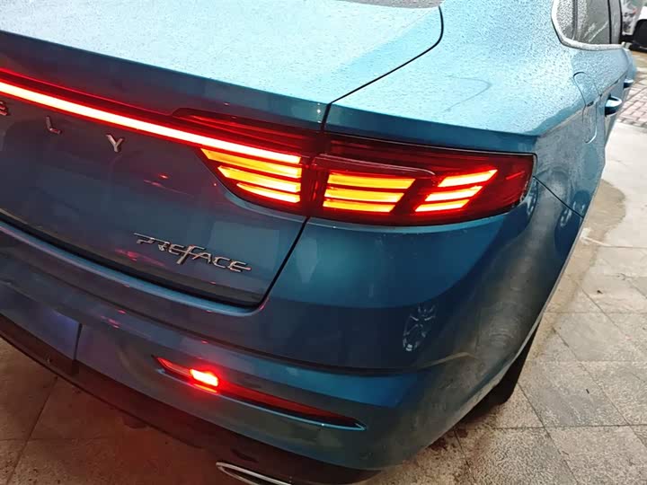 Фото 8 - Geely Preface