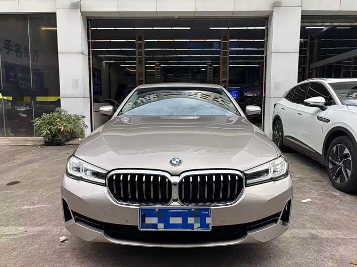 Фото 2 - BMW 5 Series