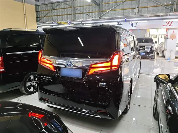 Фото 7 - Toyota Alphard
