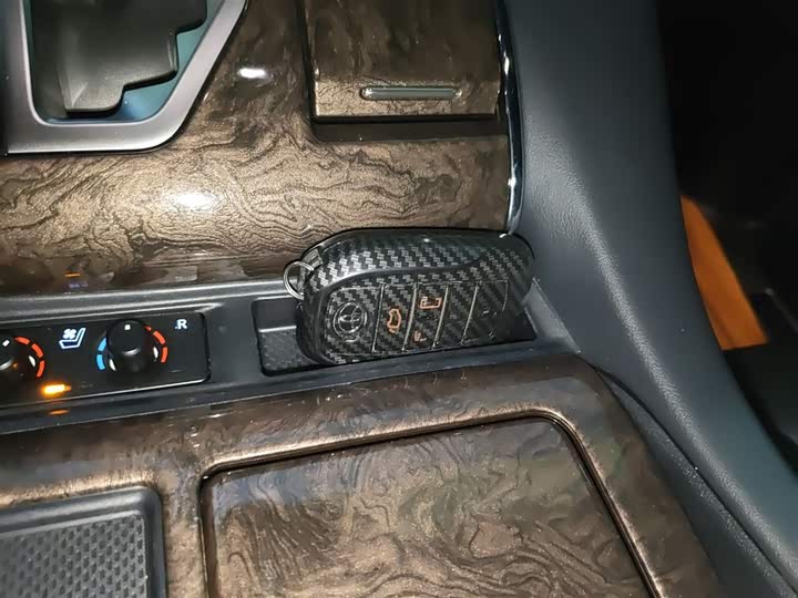 Фото 9 - Toyota Alphard