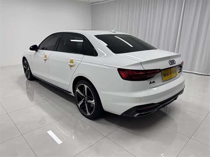 Фото 6 - Audi A4L