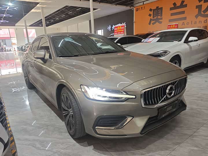 Фото 2 - Volvo S60