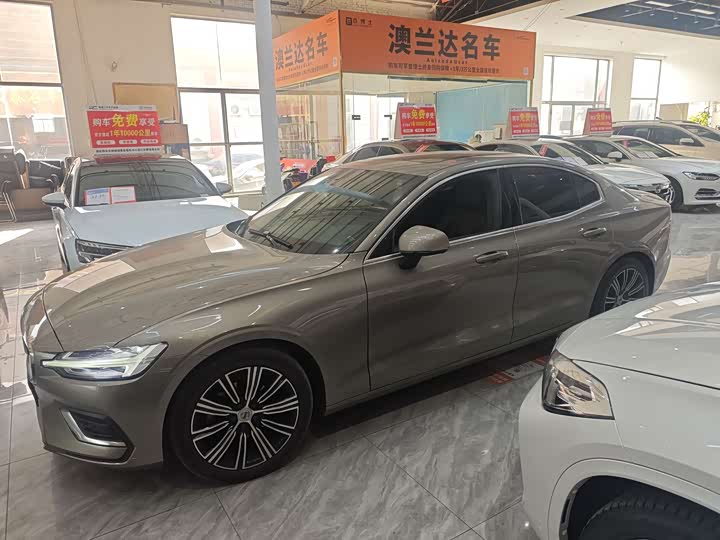 Фото 4 - Volvo S60