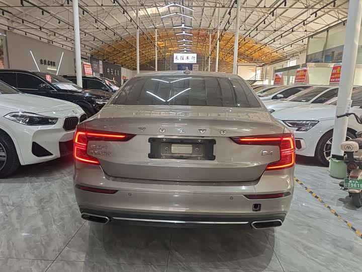 Фото 6 - Volvo S60