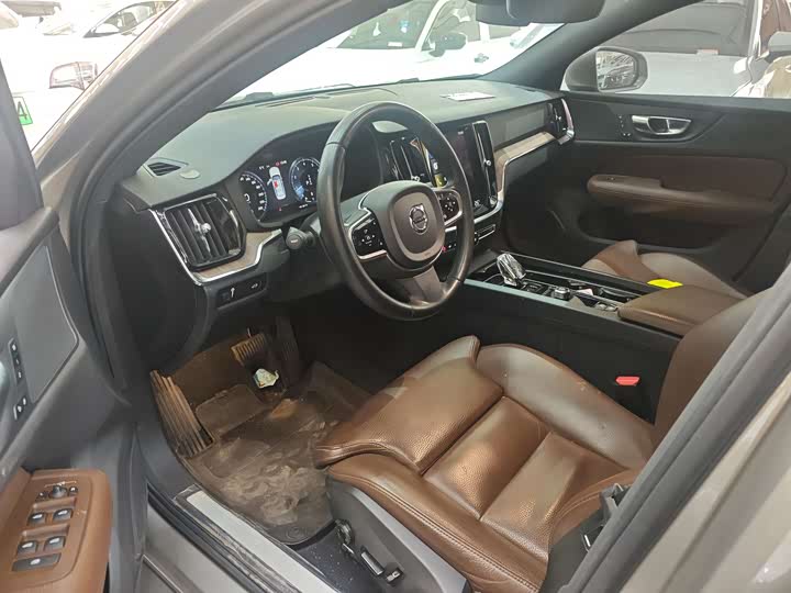 Фото 8 - Volvo S60