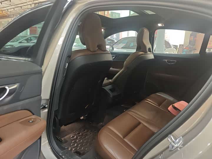 Фото 9 - Volvo S60