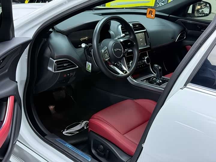 Фото 7 - Jaguar XE L