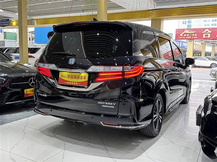 Фото 4 - Honda Odyssey