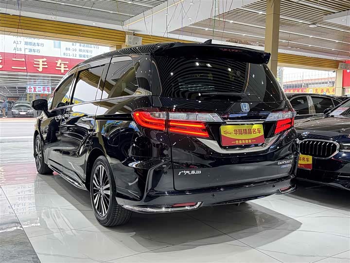 Фото 6 - Honda Odyssey