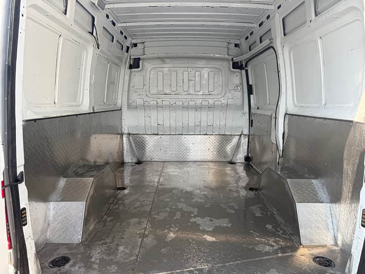 Фото 5 - Maxus V80