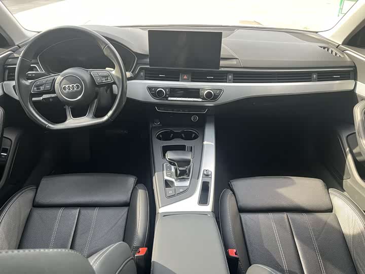 Фото 4 - Audi A4L