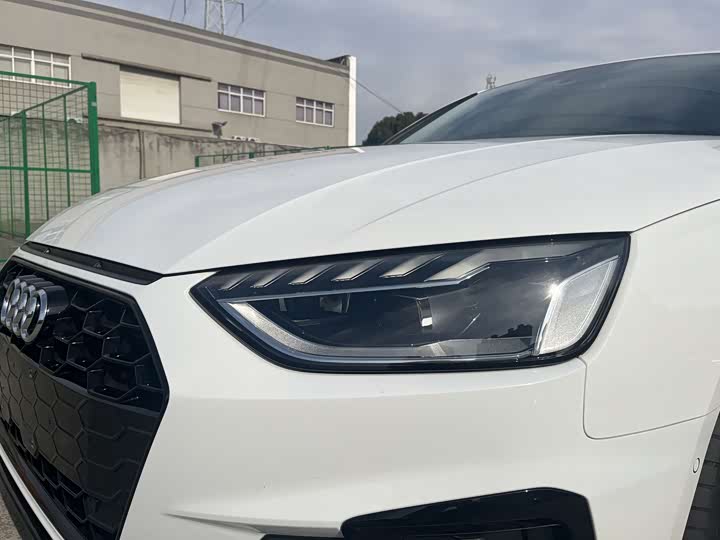 Фото 8 - Audi A4L