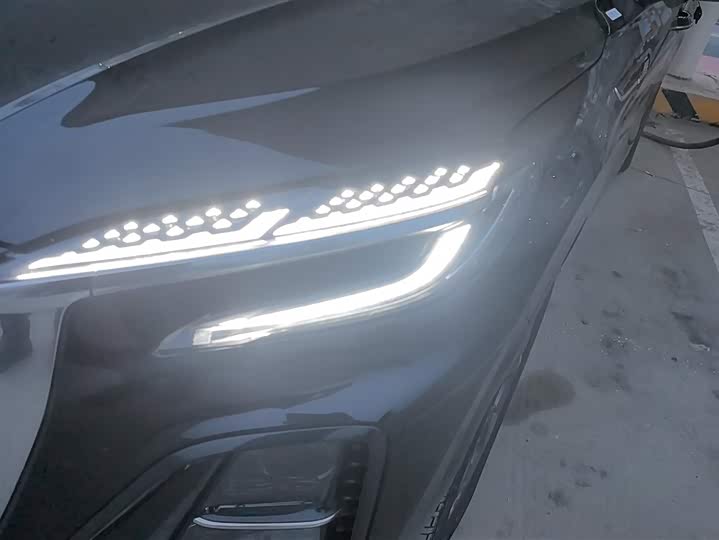 Фото 5 - Hongqi HS3 Hybrid