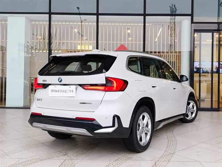 Фото 8 - BMW iX1