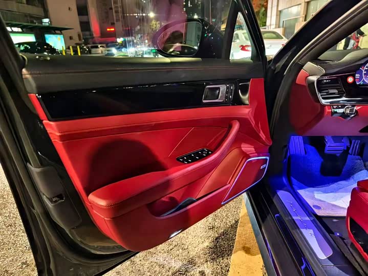 Фото 7 - Porsche Panamera