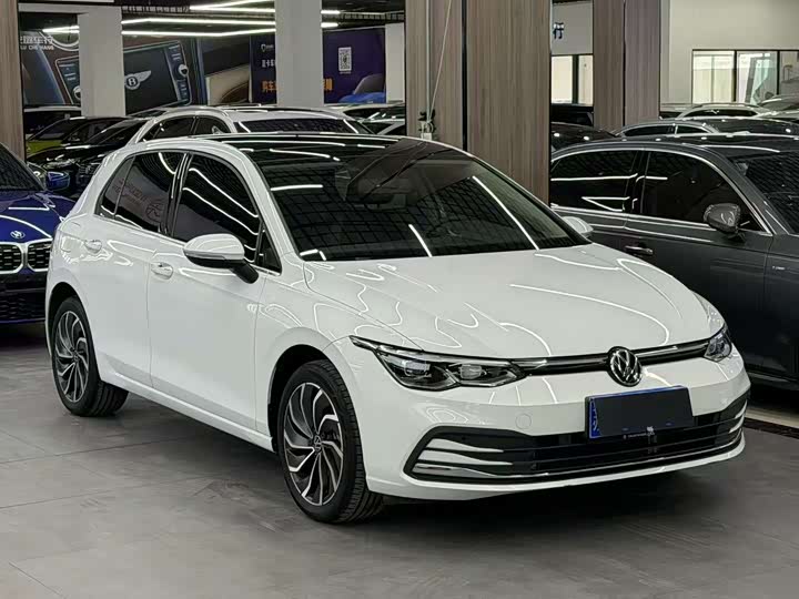 Фото 2 - Volkswagen Golf