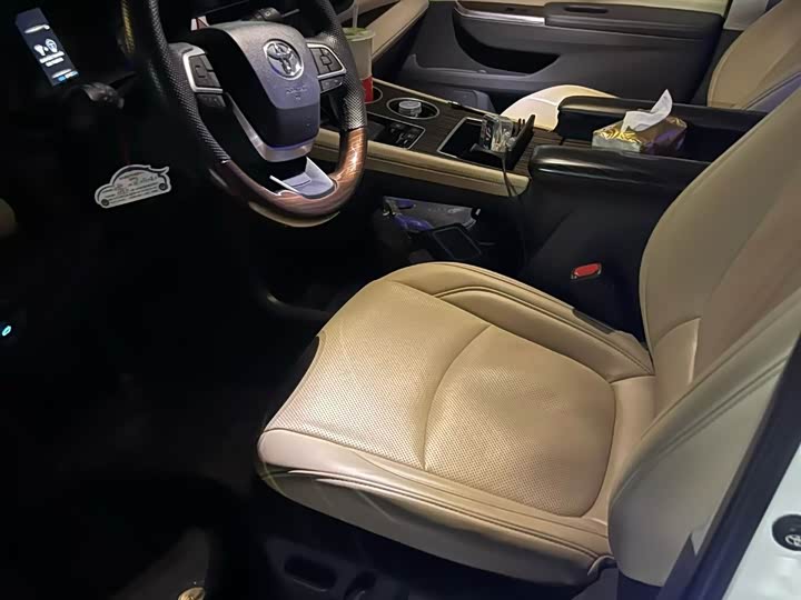 Фото 4 - Toyota Sienna