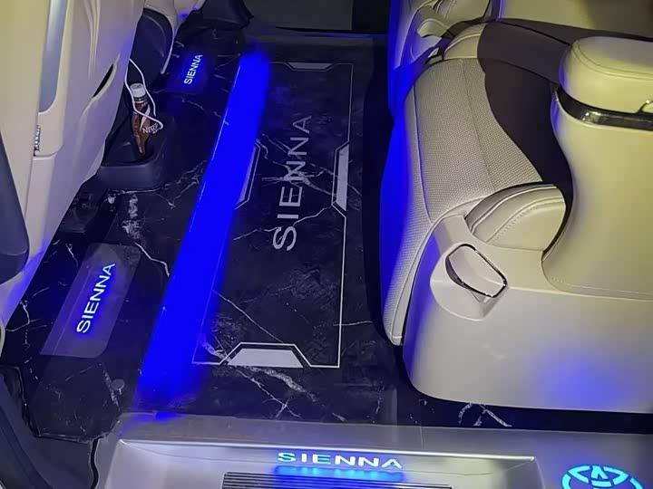 Фото 5 - Toyota Sienna