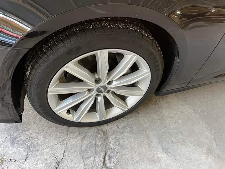 Фото 4 - Audi A6L