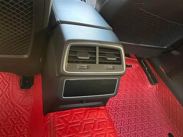 Фото 9 - Audi A6L