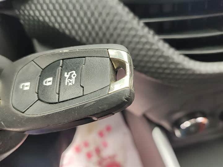 Фото 9 - Chevrolet Onix (Cavalier)