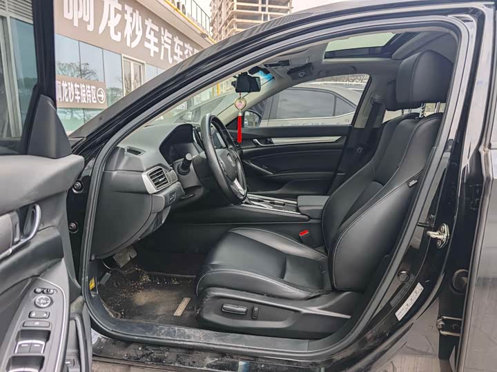 Фото 4 - Honda Accord