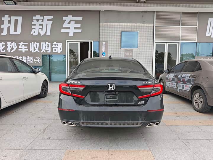 Фото 8 - Honda Accord