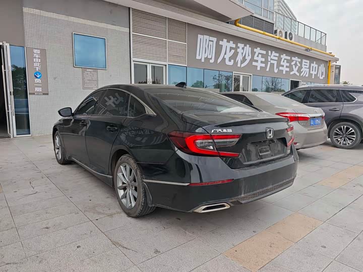 Фото 9 - Honda Accord