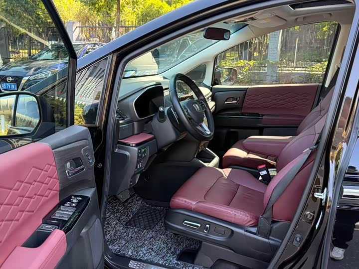 Фото 4 - Honda Elysion