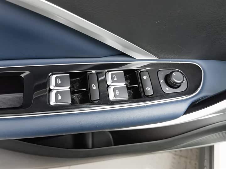 Фото 9 - Geely Jiaji