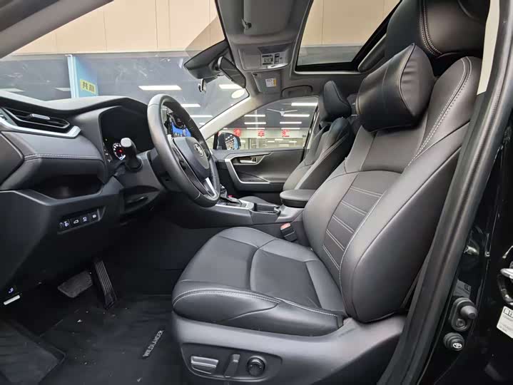 Фото 9 - Toyota Wildlander