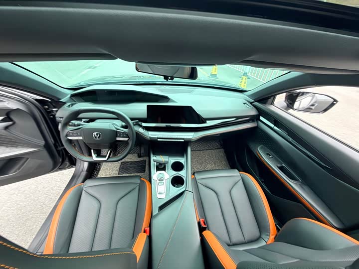 Фото 9 - Changan UNI-V