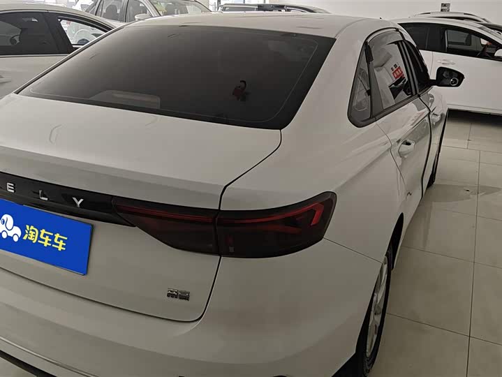 Фото 3 - Geely Emgrand