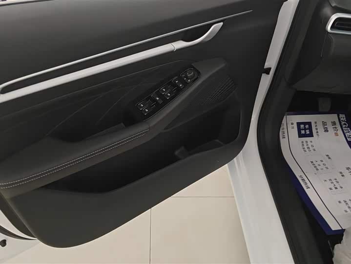 Фото 7 - Geely Emgrand