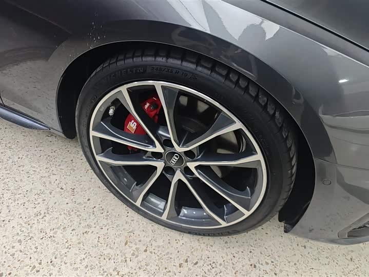 Фото 6 - Audi A4L