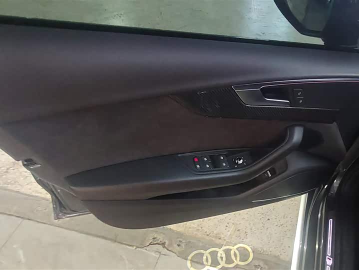 Фото 7 - Audi A4L