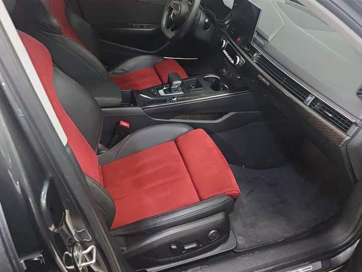 Фото 8 - Audi A4L