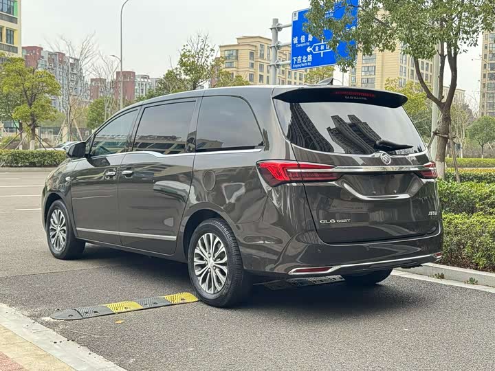 Фото 4 - Buick GL8 ES